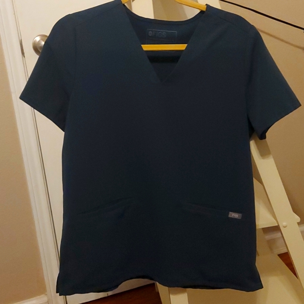 Figs scrub top